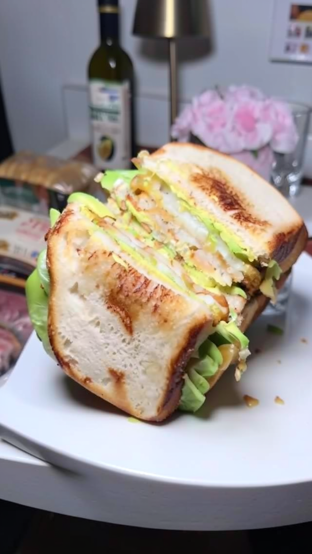 Easy Avocado and Hash Brown Breakfast Sandwich Recipe